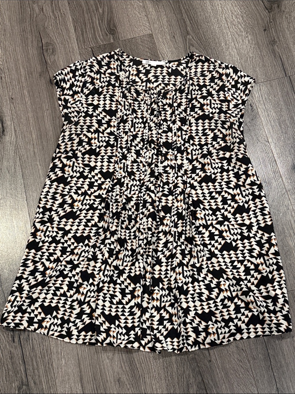 DR2 Black, White & Cream Geometric Cap-Sleeve Tunic Business Casual Flowy top